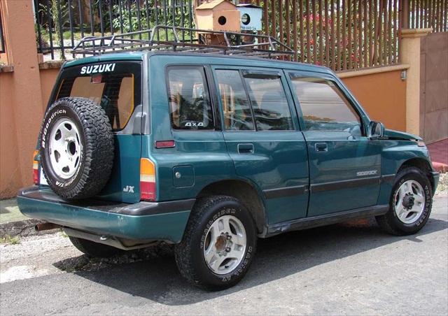 Mid-Sized 4 door Suzuki Sidekick 4x4 - Seats 4 people